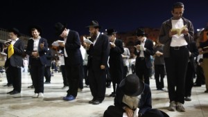 cloth shoes, Tisha B'Av at Western Wall